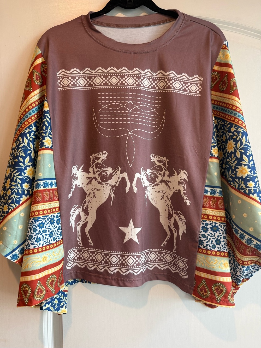Womenโs Western Graphic Long Sleeve Top - Brown